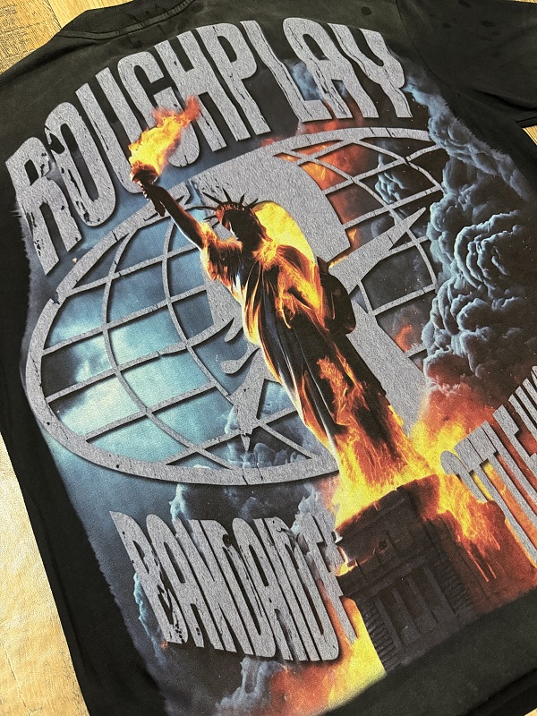 编号516    批72   RoughPlay Champion T-Shirt 2026美国洛杉矶最新街头潮牌白墨直喷烫钻洗水做旧短袖T恤 码数：S  M  L  XL