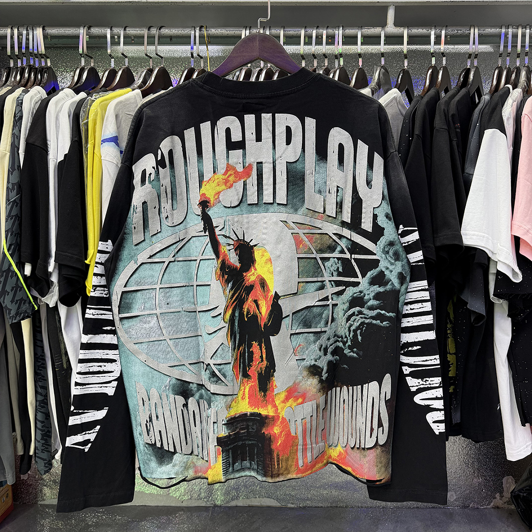 编号R528，批85，RoughPlay NYC Longsleeve烫钻设计自由女神印花