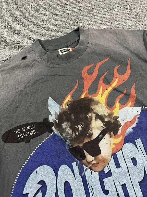 编号511    批67   RoughPlay Champion T-Shirt 2026美国洛杉矶最新街头潮牌白墨直喷烫钻洗水做旧短袖T恤 码数：S  M  L  XL