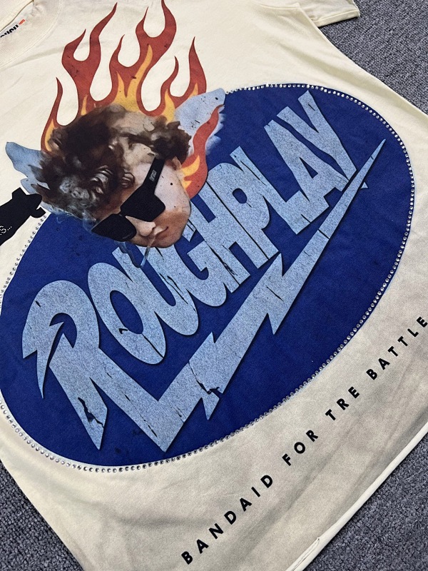 编号511    批67   RoughPlay Champion T-Shirt 2026美国洛杉矶最新街头潮牌白墨直喷烫钻洗水做旧短袖T恤 码数：S  M  L  XL