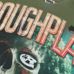 R121# P65 RoughPlay Island T-Shirt (OLIVE) 2026ss最新美国潮牌白墨直喷烫钻短袖T恤