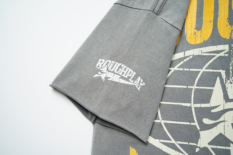 yupoo_42160_a588309e.jpg R108# P70 RoughPlay RockOut T-Shirt白墨直喷纯棉洗水烫钻短袖T恤