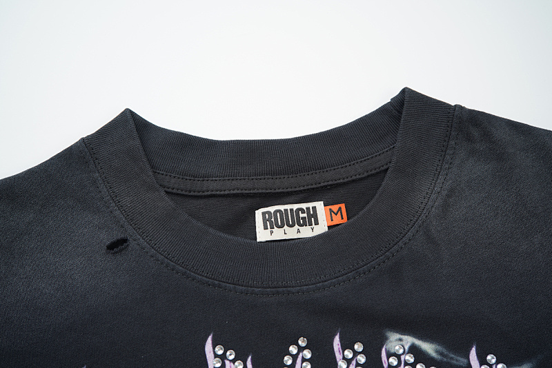 R105#P70  RoughPlay Dirt Nap T-Shirt 欧美潮牌拼接做旧破洞烫钻短袖T恤