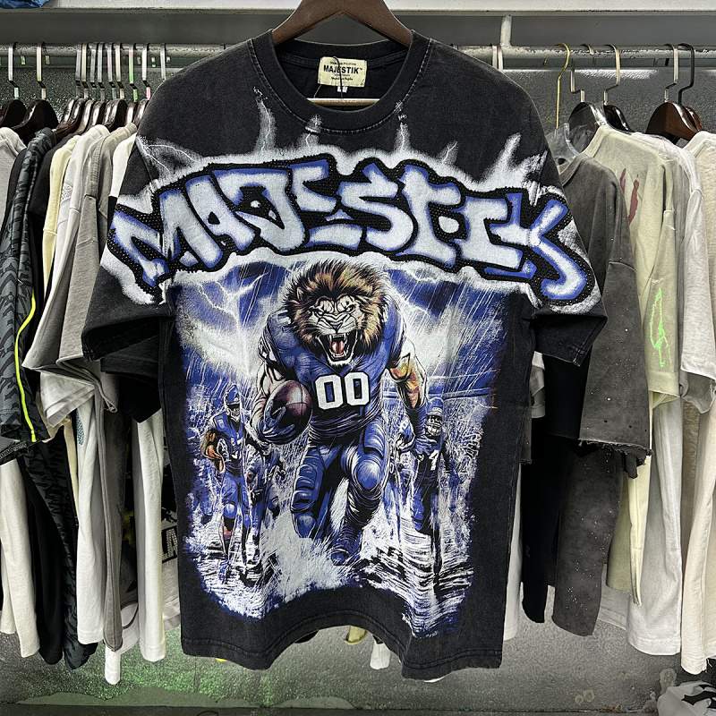 MA005P68，MAJESTIK Lion Football Graphic Crop Tee烫钻设计