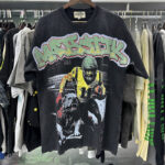 MA001P70，MAJESTIK Bulldog Football Graphic Crop Tee烫钻