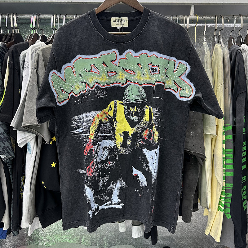 MA001P70，MAJESTIK Bulldog Football Graphic Crop Tee烫钻