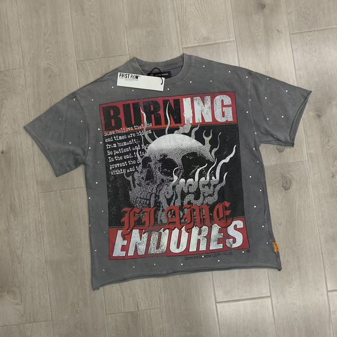 F506# P68(白色） P70(灰色) FIRST ROW BREAKING NEWS BURNING FLAMES CROPPED TEE时尚烫钻潮牌短袖
