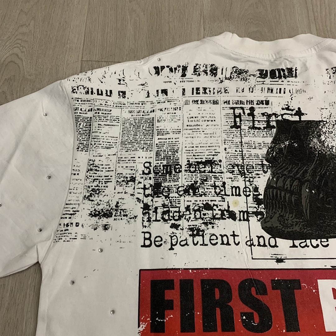 F506# P68(白色） P70(灰色) FIRST ROW BREAKING NEWS BURNING FLAMES CROPPED TEE时尚烫钻潮牌短袖