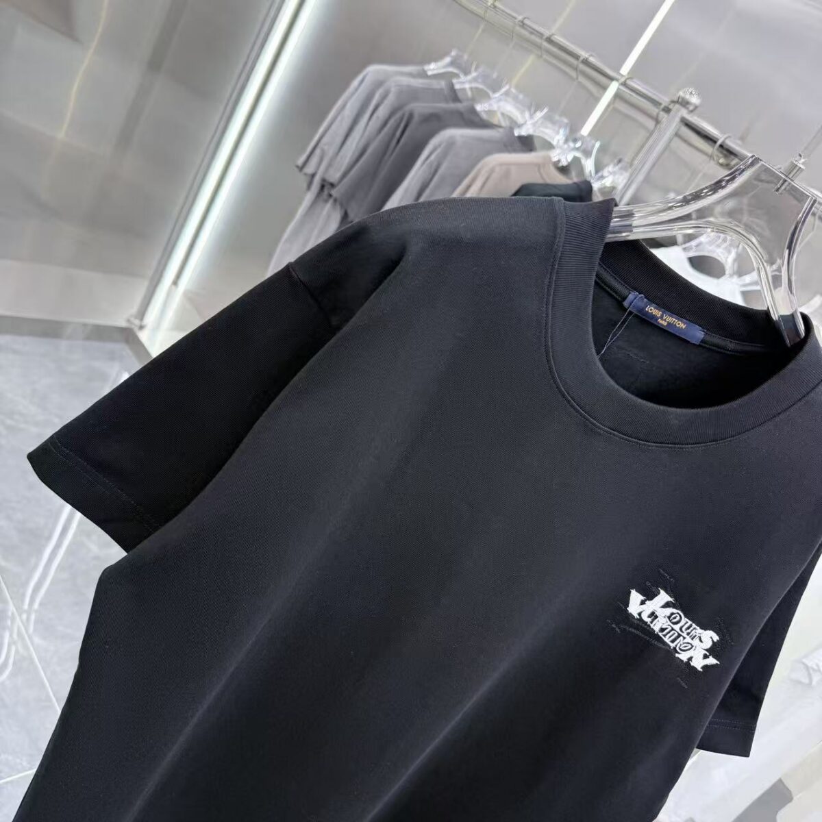 P85 1V 2026秋冬新款重磅360克 重叠字母logo绣花 圆领短袖t恤 上身超舒服🔥男女同款 S M L XL XXL 五个码 黑色 白色 花灰