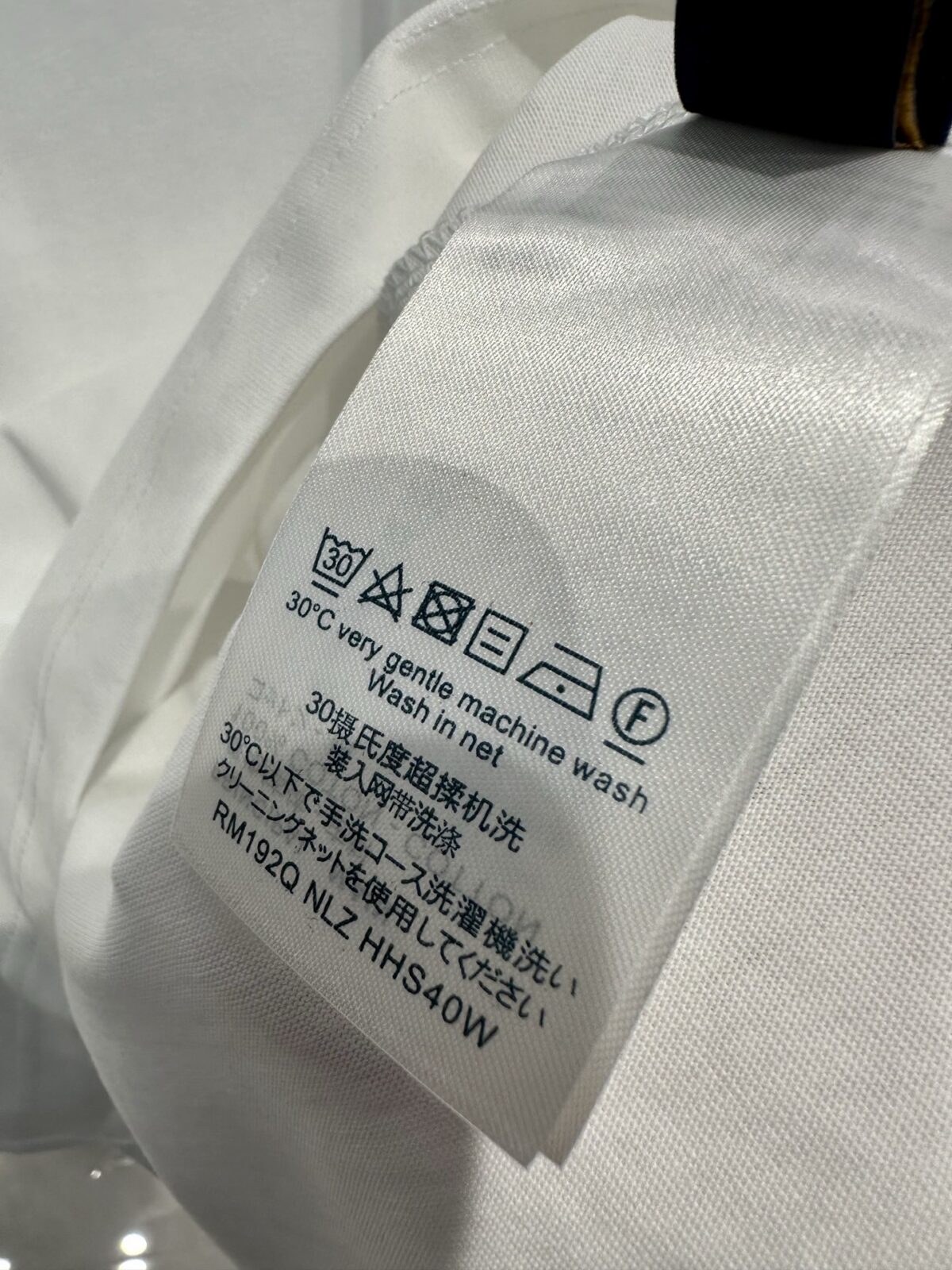 weigou_169652_3_203f22d5d3 P95 高品质 LV 26ss新款刺绣工艺logo字母短袖 重工艺 面料- 采用320克双股精梳棉面料.索罗纳螺纹订织订染国标一级面料 辅料:官网原版三标logo 尺码: S - XXL 颜色:白色 黑色 咖啡色 藏蓝色
