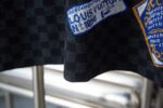 P125 LV 路易26ss春夏新款 Lv针织短袖 轻奢主义 男女日常通勤穿搭必备单品 正确版本 欢迎对比 详细特征 · 高粘棉材质毛织， 高支棉加入，干爽避免闷热 · 进口机器提花Damier 图案 · 原版主唛水洗吊牌品牌防潮纸包装 颜色：黑色 尺码：S/M/L/XL