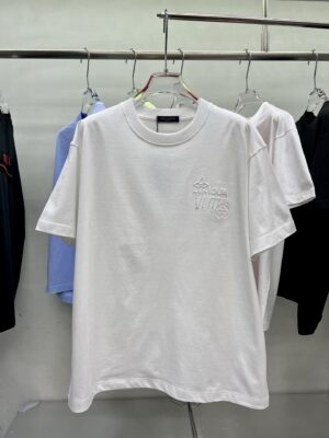 P95 1V 2026夏新款 经典绣花320克圆领短袖tee 实物很棒男女同款宽松版 尺码S M L XL XXL 五个码 黑色 白色 咖色