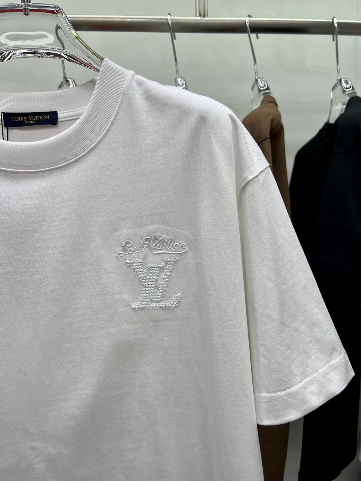 P95 1V 2026夏新款 绣花320克圆领短袖tee 实物很棒男女同款宽松版 尺码S M L XL XXL 五个码 黑色 白色