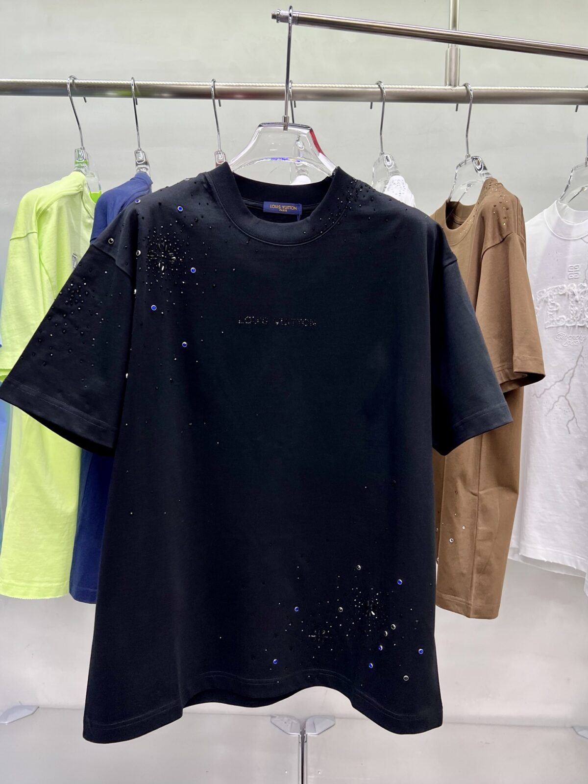 P95 1V 2026新款 官网同款 立体多样钻定位最新设计 圆领短袖tee 男女同款宽松版 尺码：SMLXXXL五个码 颜色：黑色 白色 咖色