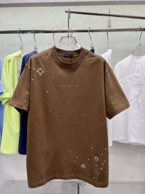 P95 1V 2026新款 官网同款 立体多样钻定位最新设计 圆领短袖tee 男女同款宽松版 尺码：SMLXXXL五个码 颜色：黑色 白色 咖色