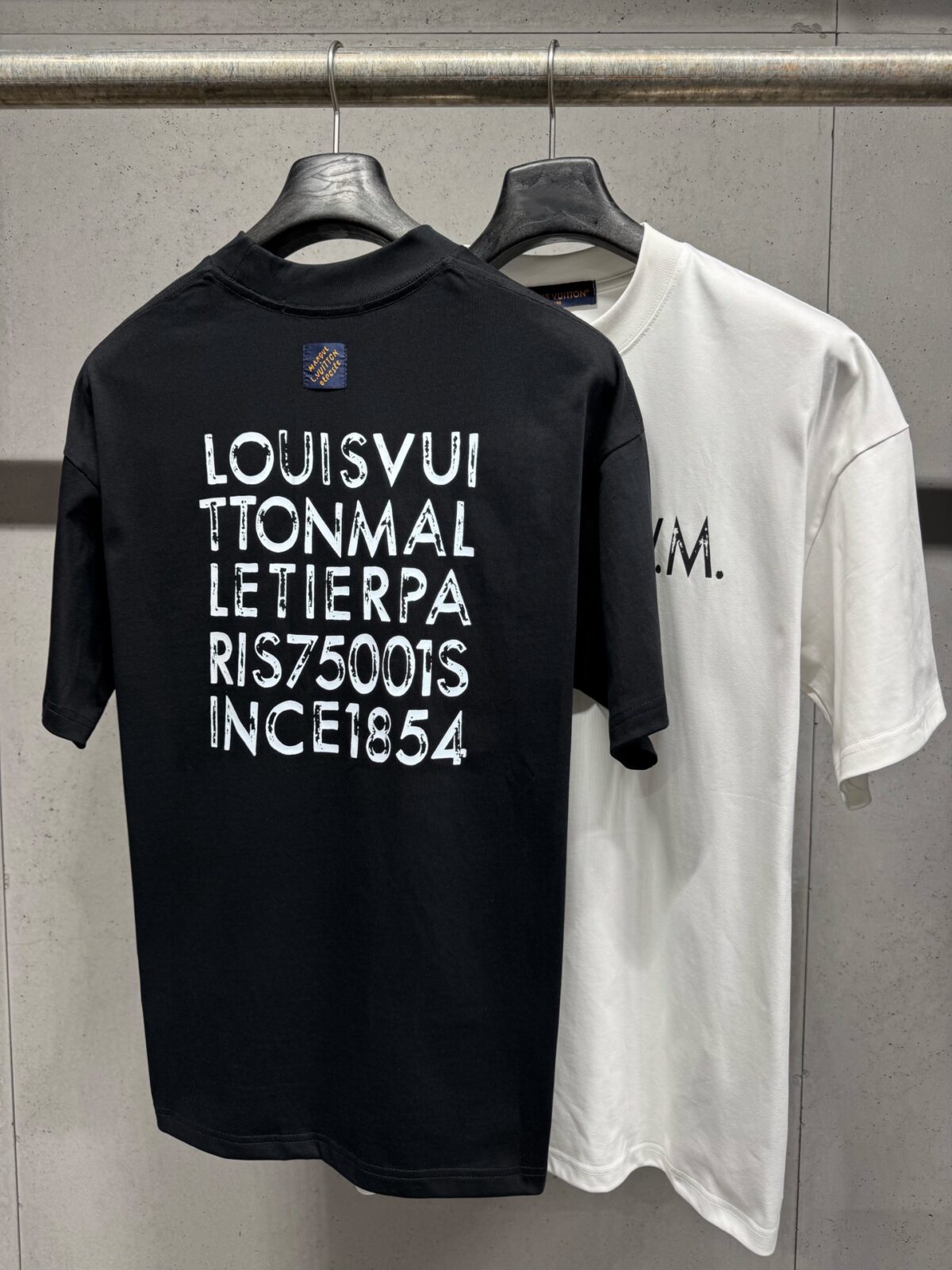P100 Louis Vuitton 26ss春夏新款 印花圆领短袖 -颜色：黑色 白色 -码数：XS S M L -款号：2669
