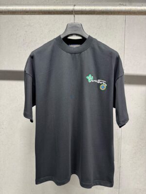 P130 Louis Vuitton 26ss春夏新款 刺绣圆领短袖 -颜色：黑色 白色 -码数：XS S M L