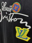 P130 Louis Vuitton 26ss春夏新款 刺绣圆领短袖 -颜色：黑色 白色 -码数：XS S M L