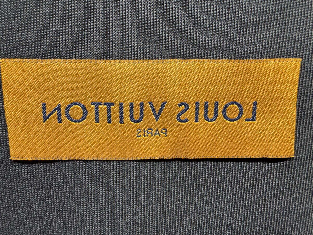P130 Louis Vuitton 26ss春夏新款 刺绣圆领短袖 -颜色：黑色 白色 -码数：XS S M L