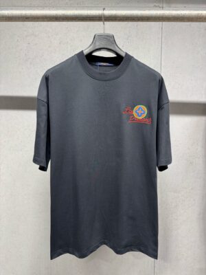 P125 Louis Vuitton 26ss 春夏新款 刺绣款圆领短袖 -码数：XS S M L -颜色：黑色 白色
