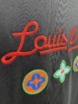 P125 Louis Vuitton 26ss 春夏新款 刺绣款圆领短袖 -码数：XS S M L -颜色：黑色 白色