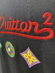 P125 Louis Vuitton 26ss 春夏新款 刺绣款圆领短袖 -码数：XS S M L -颜色：黑色 白色