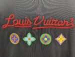 P125 Louis Vuitton 26ss 春夏新款 刺绣款圆领短袖 -码数：XS S M L -颜色：黑色 白色