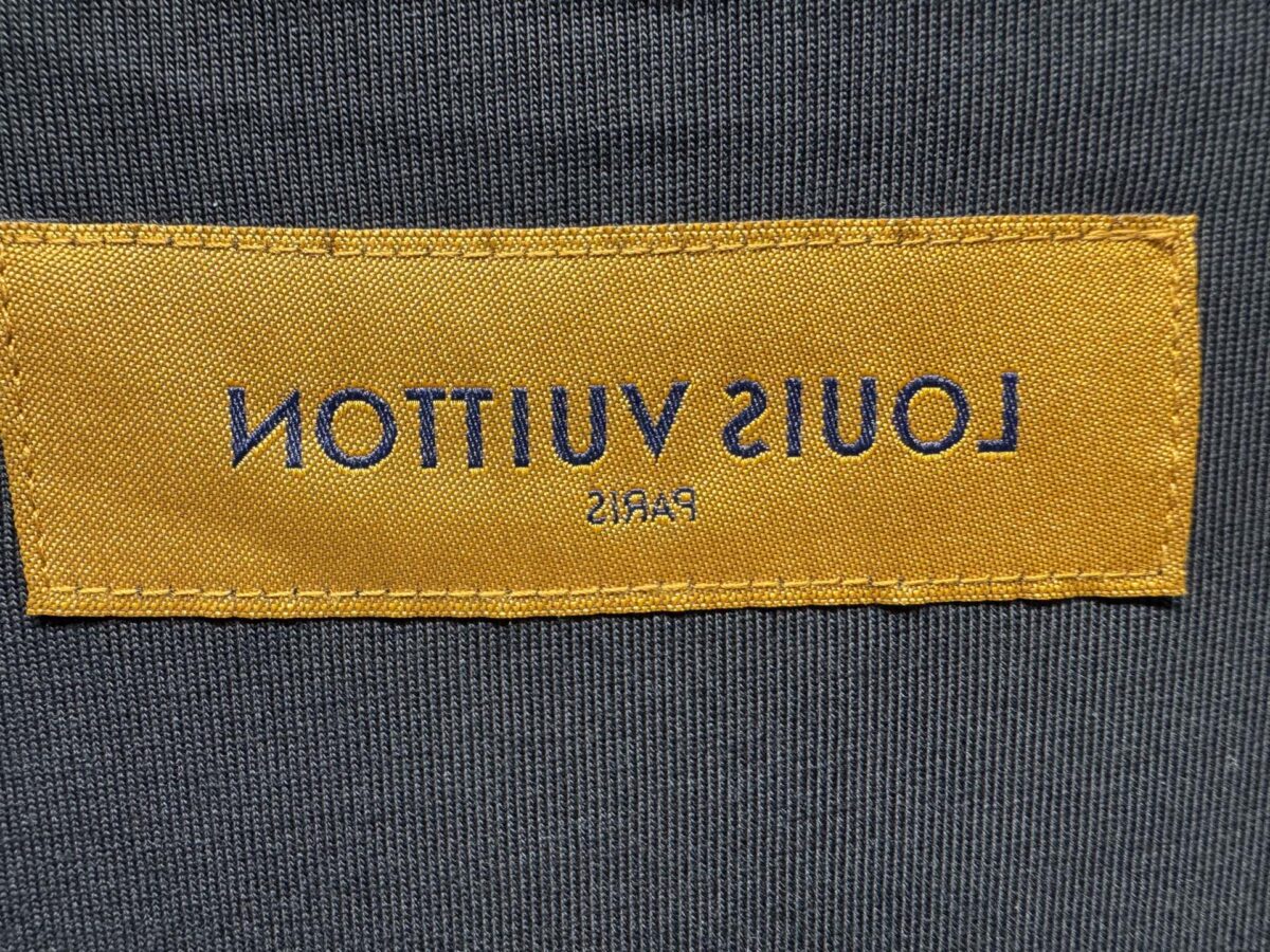 P125 Louis Vuitton 26ss 春夏新款 刺绣款圆领短袖 -码数：XS S M L -颜色：黑色 白色