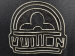 P130 Louis Vuitton 26ss 春夏新款 刺绣圆领短袖 -码数：XS S M L -颜色：黑色 白色