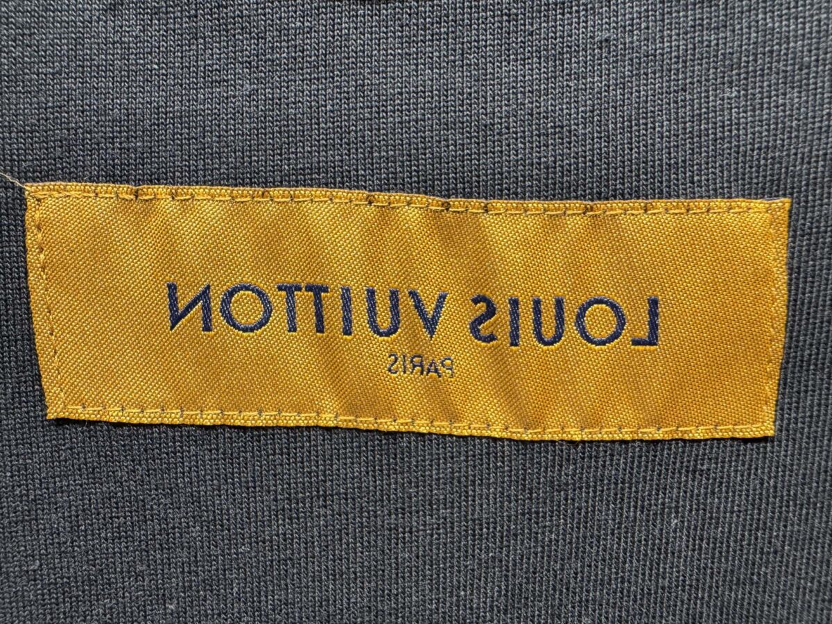 P130 Louis Vuitton 26ss 春夏新款 刺绣圆领短袖 -码数：XS S M L -颜色：黑色 白色