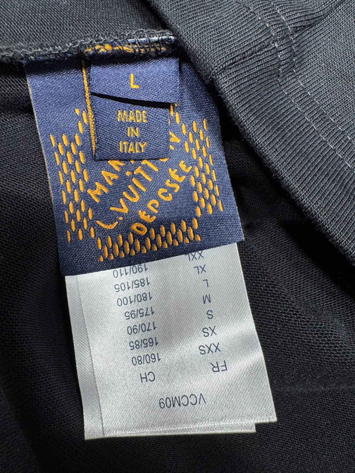 P130 Louis Vuitton 26ss 春夏新款 刺绣圆领短袖 -码数：XS S M L -颜色：黑色 白色