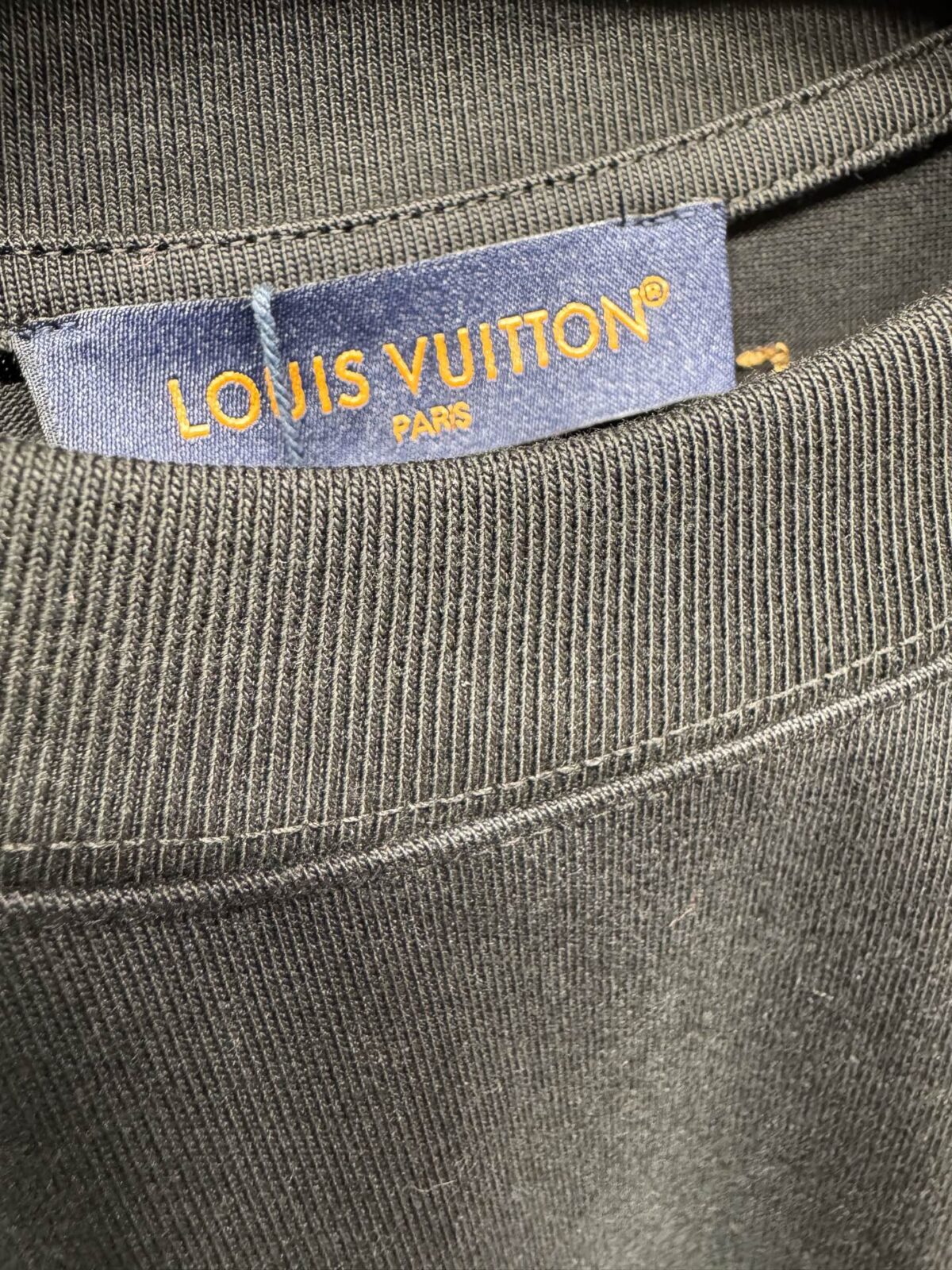 P120 Louis Vuitton 26ss 春夏新款 毛巾绣圆领短袖 -码数：XS S M L -颜色：黑色 白色 p