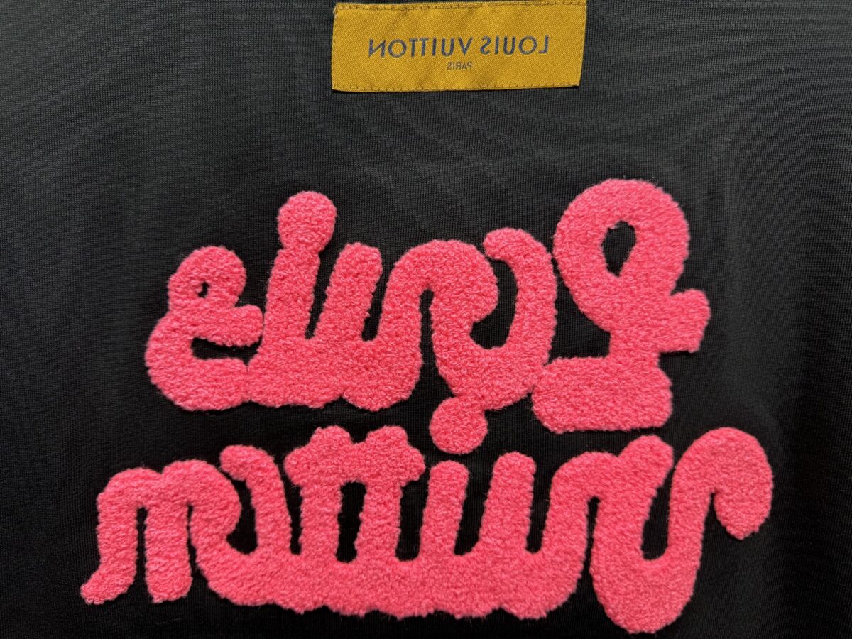 P120 Louis Vuitton 26ss 春夏新款 毛巾绣圆领短袖 -码数：XS S M L -颜色：黑色 白色 p