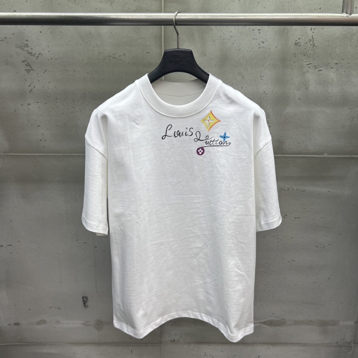 P120 LV 26ss新款 小众氛围感 手绘款短袖 -颜色：黑色 白色 -码数：XS S M L