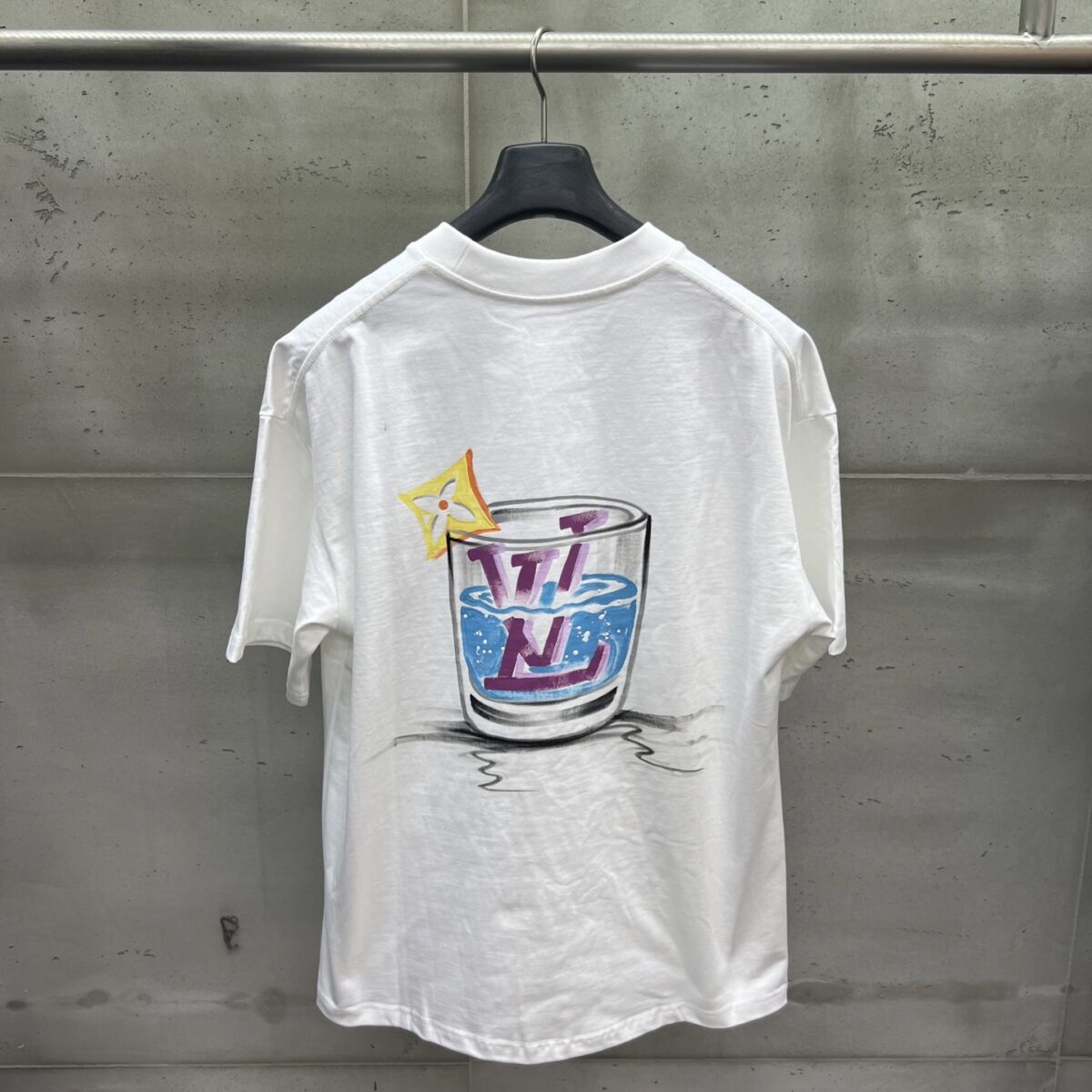 P120 LV 26ss新款 小众氛围感 手绘款短袖 -颜色：黑色 白色 -码数：XS S M L