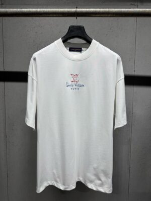 P110 - Louis Vuitton* 26ss 新款刺绣圆领短袖 - Color：黑色 白色 - Size：XS S M L