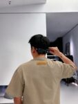 weigou_170376_9_2665b00c63 P75 1v~ Lv路易logo字母刺绣,官方同款 《区别通货面料》7a抗菌短袖tee 上身十分舒适,男女同款半袖,落肩宽松版型 颜色: 黑色 白色 咖啡色 尺码:S(90-130斤) M(125-150斤) L(135-165斤) XL(160-190斤) XXL(185-220斤)
