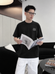 weigou_170392_6_311573c3a5 P75 1v~ Lv路易logo字母刺绣,官方同款 《区别通货面料》7a抗菌短袖tee 上身十分舒适,男女同款半袖,落肩宽松版型 颜色: 黑色 白色 咖啡色 尺码:S(90-130斤) M(125-150斤) L(135-165斤) XL(160-190斤) XXL(185-220斤)