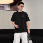 weigou_170392_7_7b67b35171 P75 1v~ Lv路易logo字母刺绣,官方同款 《区别通货面料》7a抗菌短袖tee 上身十分舒适,男女同款半袖,落肩宽松版型 颜色: 黑色 白色 咖啡色 尺码:S(90-130斤) M(125-150斤) L(135-165斤) XL(160-190斤) XXL(185-220斤)