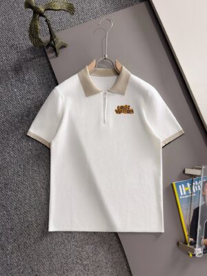 P150 高品质 LV 诺悠翩雅 26ss新款男款短袖T恤衫 精梳棉质纱线针织纺棉布面料制作，出入专柜毫无压力 独家控原材料 掂起来手感份量十足，上身也比普通T更加有质感，这种质地能应对天气自如，冷热皆宜！宽松版型设计，显高贵。唯一正确版面世 尺码：M到3XL