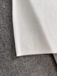 P150 高品质 LV 诺悠翩雅 26ss新款男款短袖T恤衫 精梳棉质纱线针织纺棉布面料制作，出入专柜毫无压力 独家控原材料 掂起来手感份量十足，上身也比普通T更加有质感，这种质地能应对天气自如，冷热皆宜！宽松版型设计，显高贵。唯一正确版面世 尺码：M到3XL