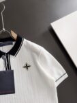 P150 高品质 LV 2026夏季新款男款短袖T恤 精梳棉质纱线针织纺棉布面料制作，纯棉的高克重特殊纱，掂起来手感份量十足，上身也比普通T更加有质感，这种质地能应对天气自如，冷热皆宜！ 胸前的图案采用立体刺绣工艺，参照原版一针一线完美出品！宽松版型设计，显高贵。 尺码：M到XXXL