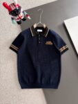 P150 高品质 LV 2026夏季新款男款短袖T恤 精梳棉质纱线针织纺棉布面料制作，纯棉的高克重特殊纱，掂起来手感份量十足，上身也比普通T更加有质感，这种质地能应对天气自如，冷热皆宜！ 胸前的图案采用立体刺绣工艺，参照原版一针一线完美出品！宽松版型设计，显高贵。 尺码：M到XXXL