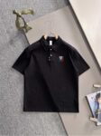 P150 LV高品质26ss新款男款短袖T恤衫精梳棉质纱线纺棉布面料制作，出入专柜毫无压力 独家控原材料 掂起来手感份量十足，上身也比普通T更加有质感，这种质地能应对天气自如，冷热皆宜！宽松版型设计。 尺码：M到4XL