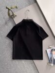 P150 LV高品质26ss新款男款短袖T恤衫精梳棉质纱线纺棉布面料制作，出入专柜毫无压力 独家控原材料 掂起来手感份量十足，上身也比普通T更加有质感，这种质地能应对天气自如，冷热皆宜！宽松版型设计。 尺码：M到4XL