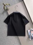 P150 LV高品质26ss新款男款短袖T恤衫精梳棉质纱线纺棉布面料制作，出入专柜毫无压力 独家控原材料 掂起来手感份量十足，上身也比普通T更加有质感，这种质地能应对天气自如，冷热皆宜！宽松版型设计。 尺码：M到4XL