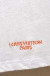 P115 LV/路易威登 激光切割Logo标识T恤短袖 ●区别市场普通版本，32支精疏棉双股平纹布，配套罗纹，模版刺绣，面料酵洗，定制1：1皮标，定制1：1商标，合身版型 ●尺码：S M L XL ●颜色：白色