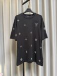 weigou_171935_0_b8d9f766a9 P160 【高端复刻】 Louis Vuitton/路易 26ss 老花烫钻针织短袖T恤(黑) 采用定制黑色棉质针织面料,做到100%全棉进口纱线,意大利制造,全幅饰以莱茵石字母标识,定织标志性罗纹领口 袖口 下摆,超紧密度局部编织 高端版 认准版本。 Size:s/m/l/xl