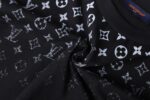 P115 LOUIS VUITTON 经典渐变棉质圆领短袖 正品8450购入开发，21支精疏棉平纹面料，1*1索罗纳罗纹，面料酵洗，胶浆印花，定制1：1商标，合身版型 尺码：S M L XL