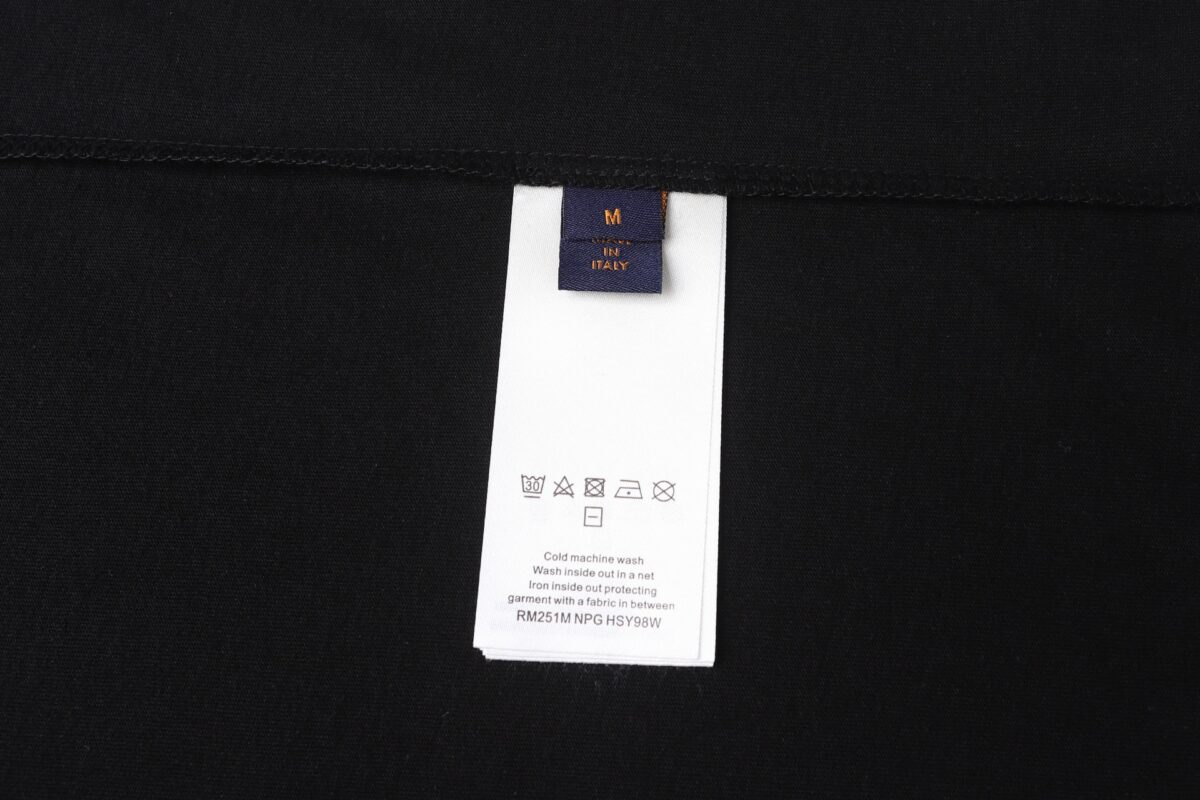 P115 LOUIS VUITTON 经典渐变棉质圆领短袖 正品8450购入开发，21支精疏棉平纹面料，1*1索罗纳罗纹，面料酵洗，胶浆印花，定制1：1商标，合身版型 尺码：S M L XL
